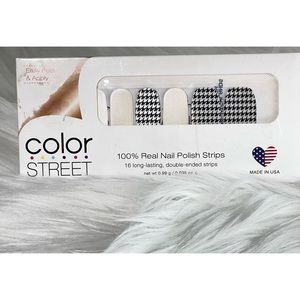 Highlands Houndstooth Color Street Nail Strip Set